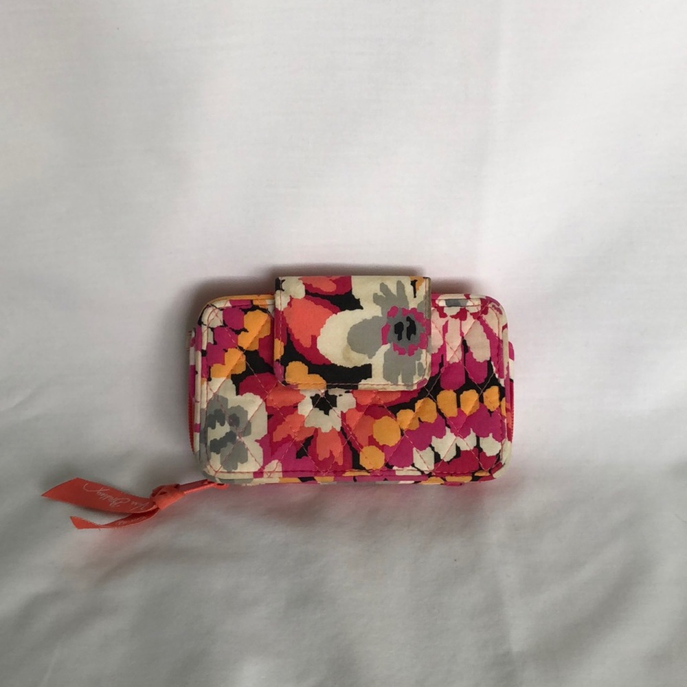 Vera Bradley Zipper-close wallet and phone holder